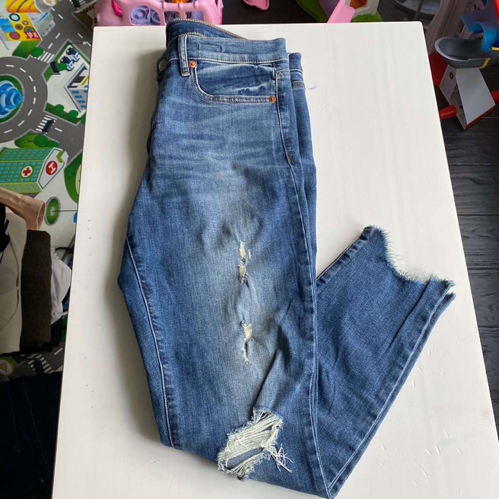 Gap true skinny jeans with destruction